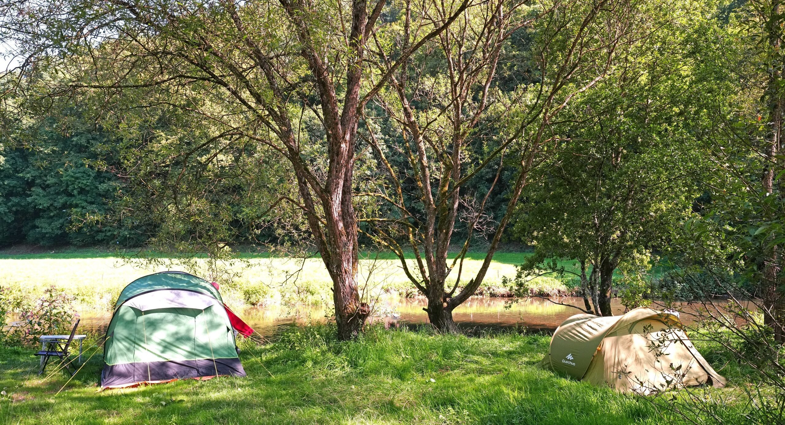 Tentplaats aan het water